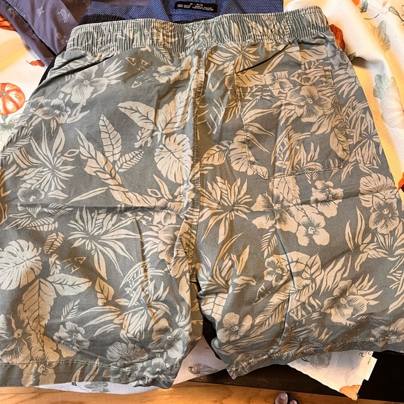 Set of 2 GAP 9” Easy Shorts Men size S - Picture 4 of 7